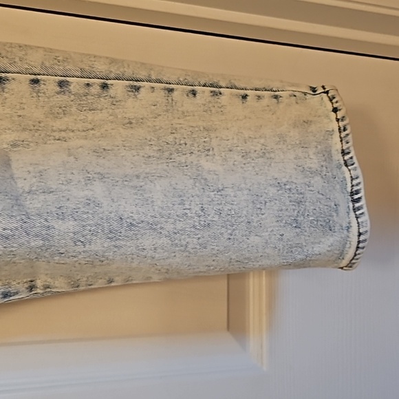 Acid wash/bleached jeans - Picture 4 of 5